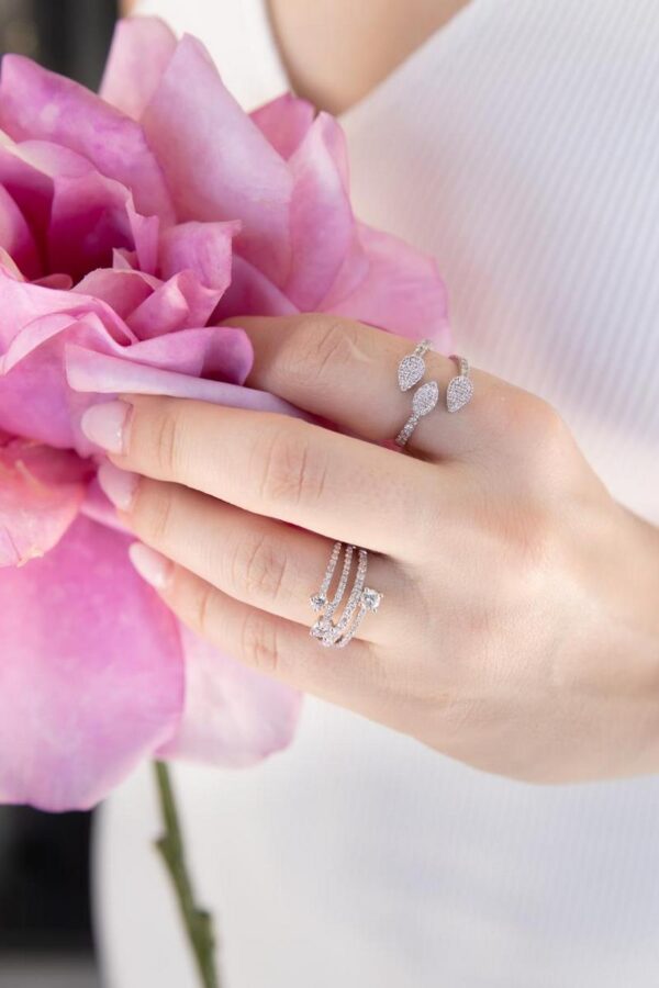 Anillo de brillantes oro blanco.