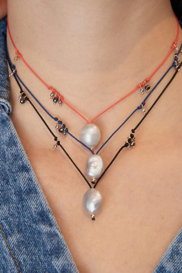 Collar perla cultivada hematitas hilo diferente color