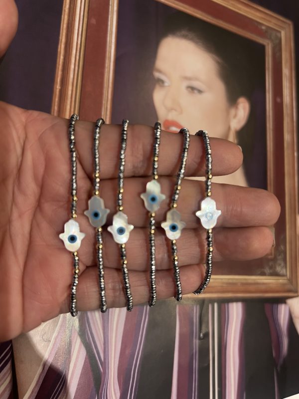 PULSERA MANO CON OJO MADRE PERLA