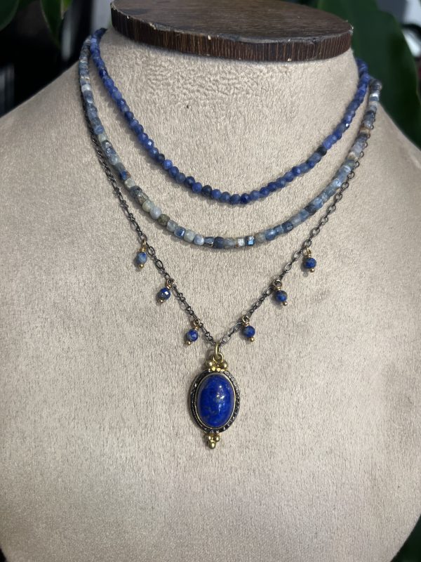 COLLAR CON DIJE OVAL LAPIZLAZULI
